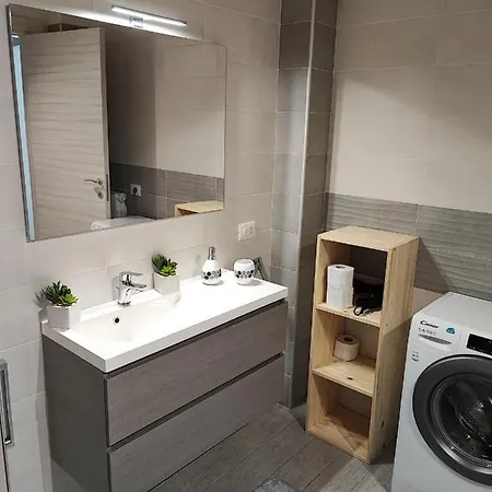 Borgellusa House Luigi * 아볼라