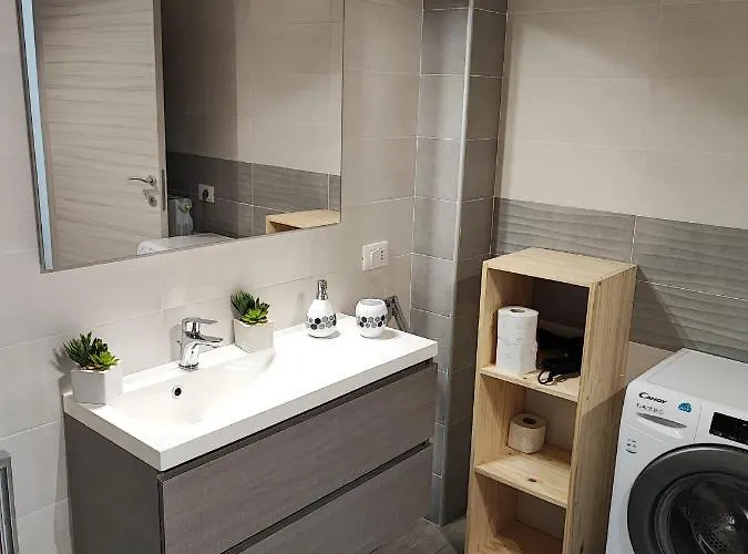 Borgellusa House Luigi * アヴォラ