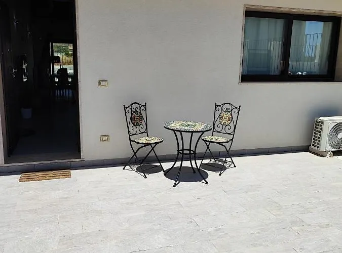 Borgellusa House Luigi 別荘 アヴォラ