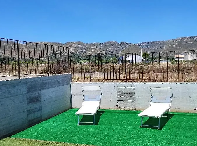 Borgellusa House Luigi * アヴォラ