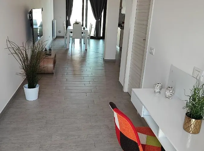 Borgellusa House Luigi * アヴォラ